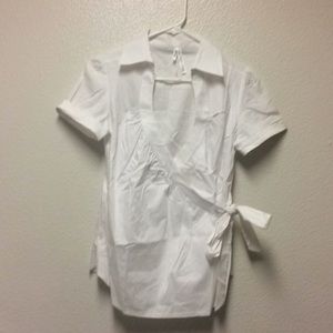 *NWOT* Cute wrap around white top size M